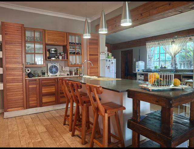 5 BEDROOM FREEHOLD FOR SALE IN CLARENDON